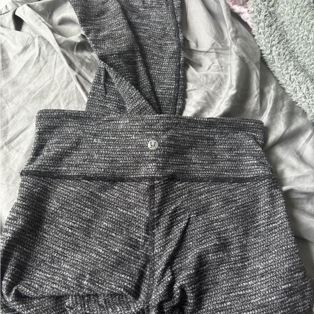 Rare color Lululemon Leggings Size 4